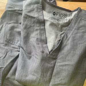 EUC Figs Scrub Set -grey